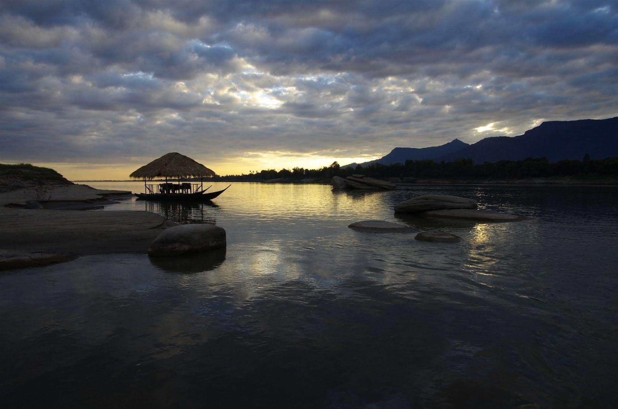 The River Resort Champasak Buitenkant foto